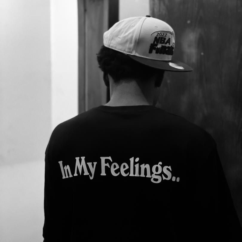 Sett for his new EP "In My Feelings"